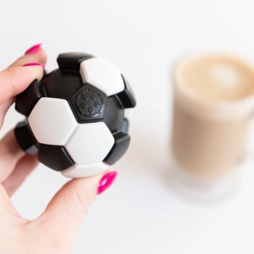 A 3D puzzle in a practical ball form
