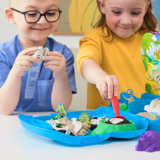 Portable tray with compartments for tidiness and mixing