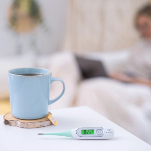 Fast digital thermometer with color display