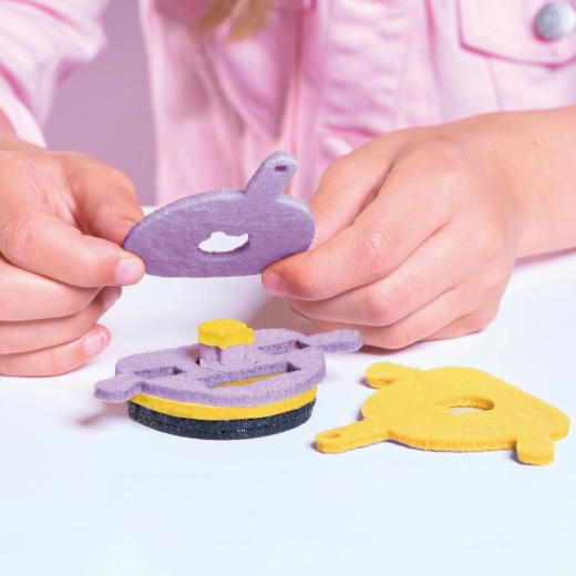 Step-by-step assembly for little creators