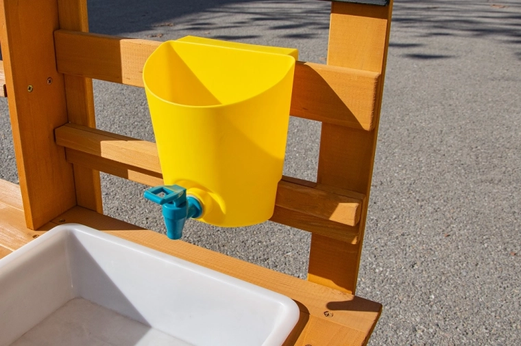 Véritable plaisir aquatique avec réservoir et robinet