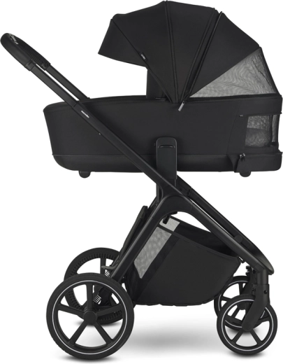 Premium carrycot with improved ventilation and anti-reflux system