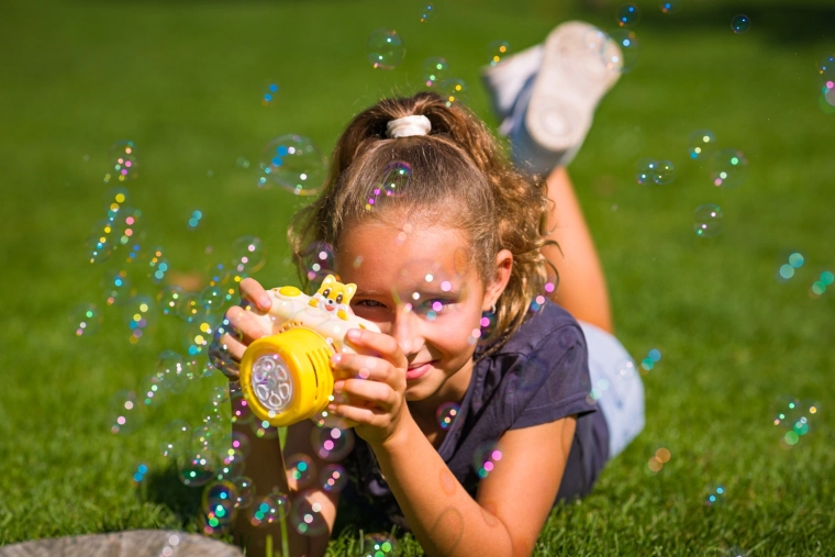 Amusement dehors comme à la maison