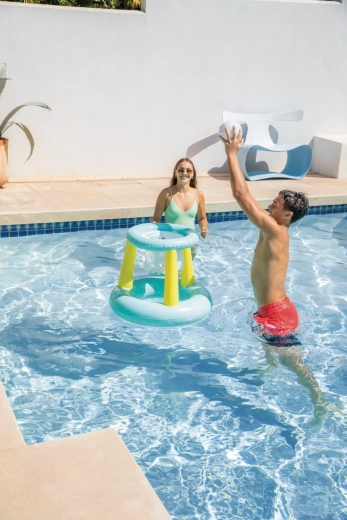 Stable floating construction