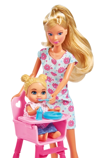 Zeit zum Füttern im Hochstuhl