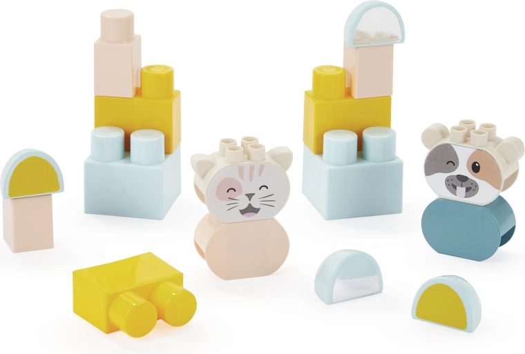 Construction set with 17 pieces including animals
