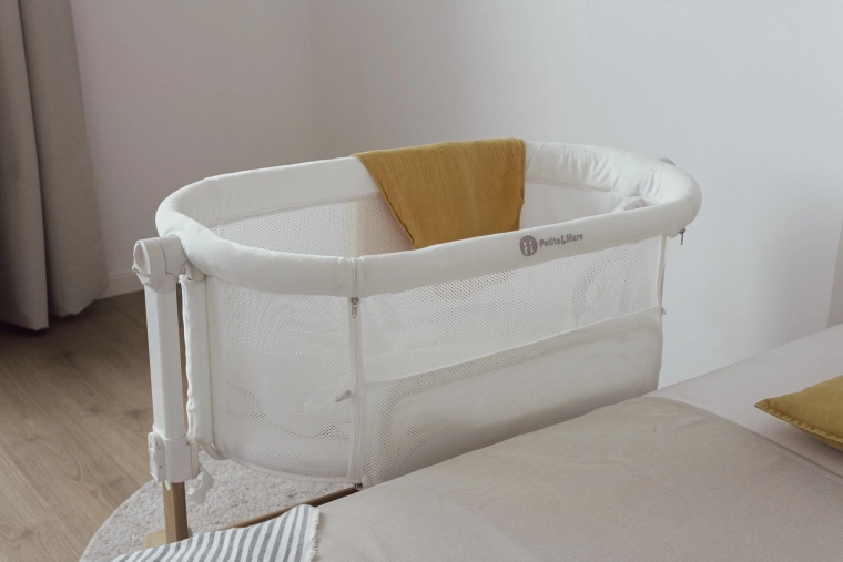 Bedside or standalone 2-in-1 crib