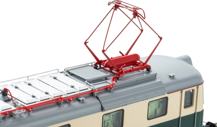 Functional pantographs and roof details