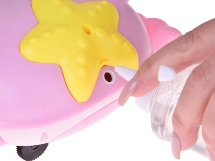 Easy mess-free refilling of solution