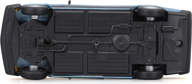 Gedetailleerd onderstel en rubberen wielen