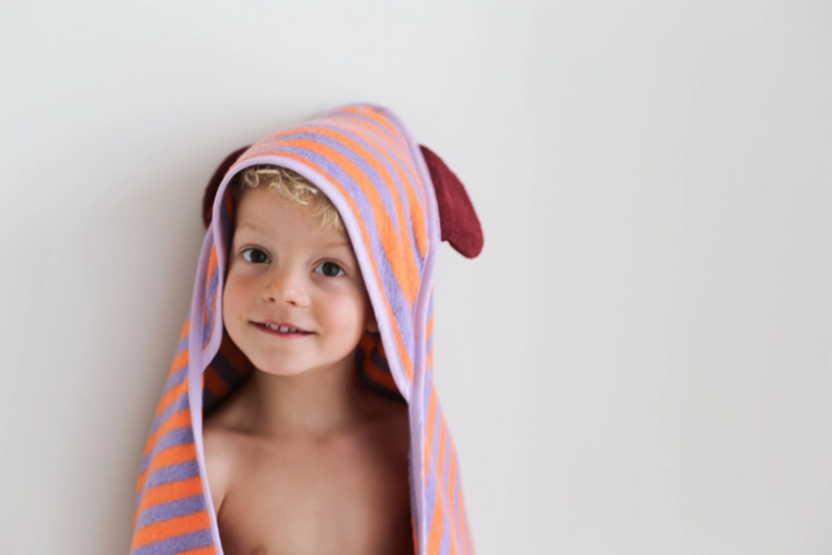 Integrated hood for a warm head