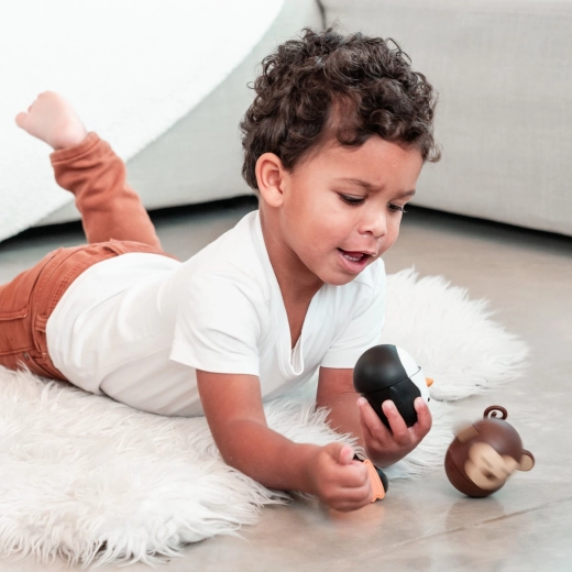 Easy to connect thanks to magnets