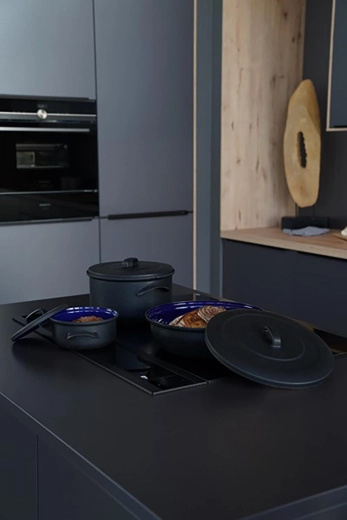 Universelle pour tous les types de plaques