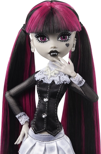 Poseability and jointed construction