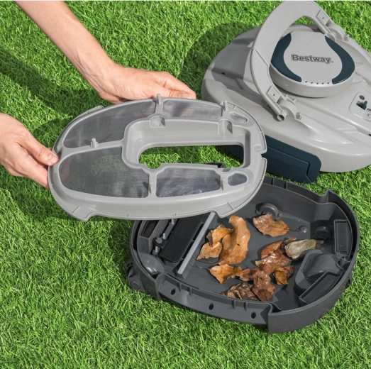 Easy cleaning of the filter and collection chamber
