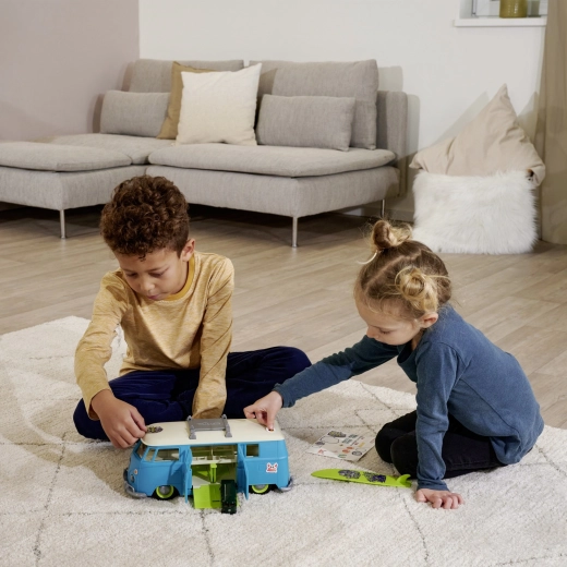 Opening structure with play zones