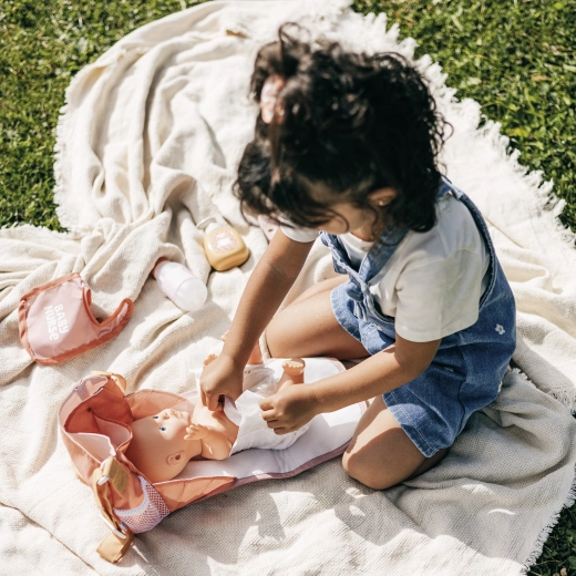A bag that transforms into a changing mat