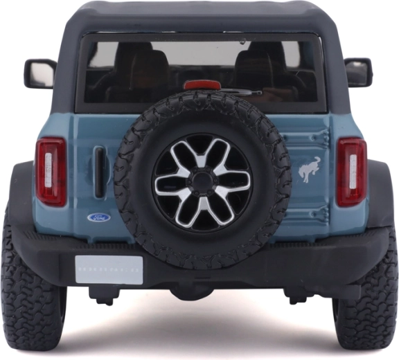 Off-road stijl Ford Bronco met reservewiel
