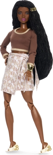 Capsule fashion in neutral tones