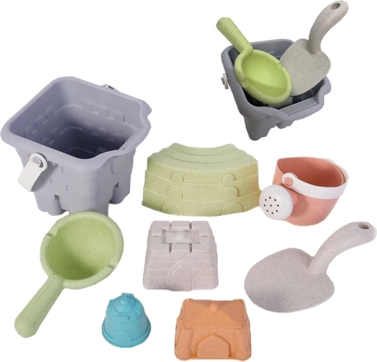Complete 8-piece set for sandbox and beach