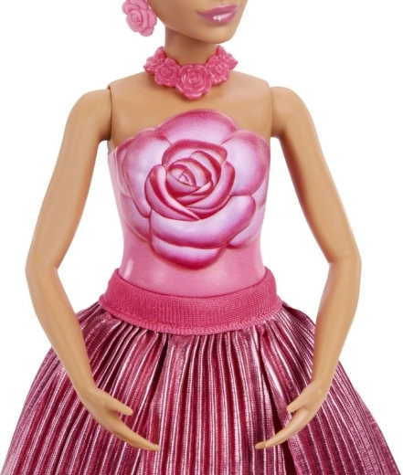 Tenue florale détaillée et accessoires