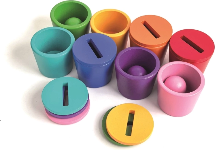 Bekertjes met sleuven voor het inwerpen van muntjes