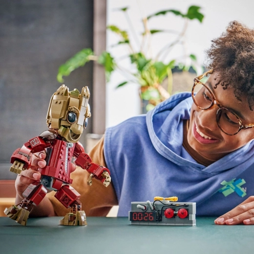 Figurine entièrement articulée pour des poses dynamiques