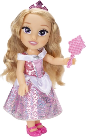 Koninklijke look met tiara en glinsterende jurk