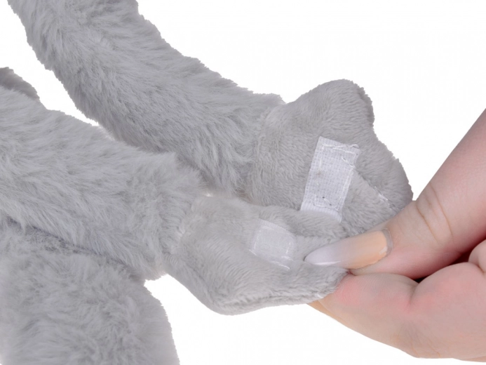 Hanging and playful poses thanks to Velcro straps