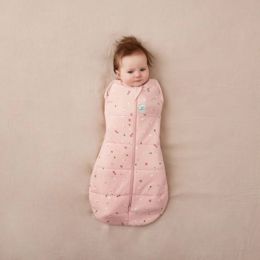 2-in-1: from swaddle to sleeping bag in moments