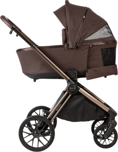 Carrycot with ventilation and sun visor