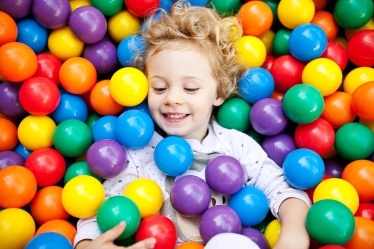 Balles colorées pour le mouvement et le jeu sensoriel