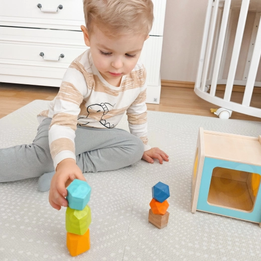 Tower building and balancing fun