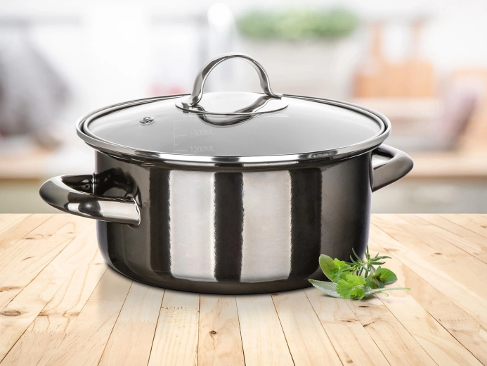 Durable enamel finish in Metallic Black