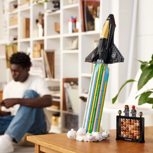 Ikonisches Space Shuttle in dynamischer Startpose