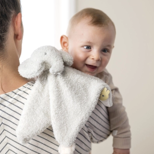 Boucle pratique pour la tétine, toujours à portée de main