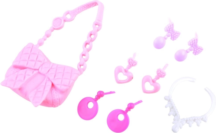 Interchangeable accessories for play