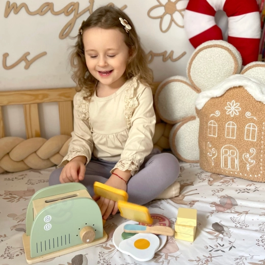 Realistic toaster with lever and knob