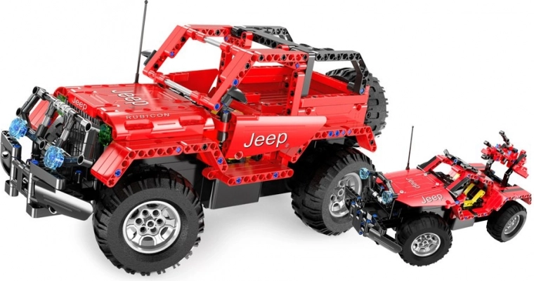 2-in-1 building set with realistic functions