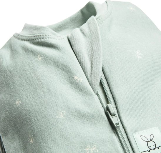 Easy changing thanks to two-way zipper