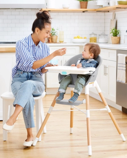 Easy cleaning and a removable dishwasher-safe tray