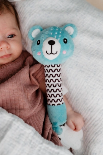 Gentle squeak for auditory development