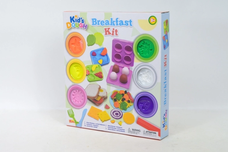 Kleiset met keukentools om te koken en te creëren