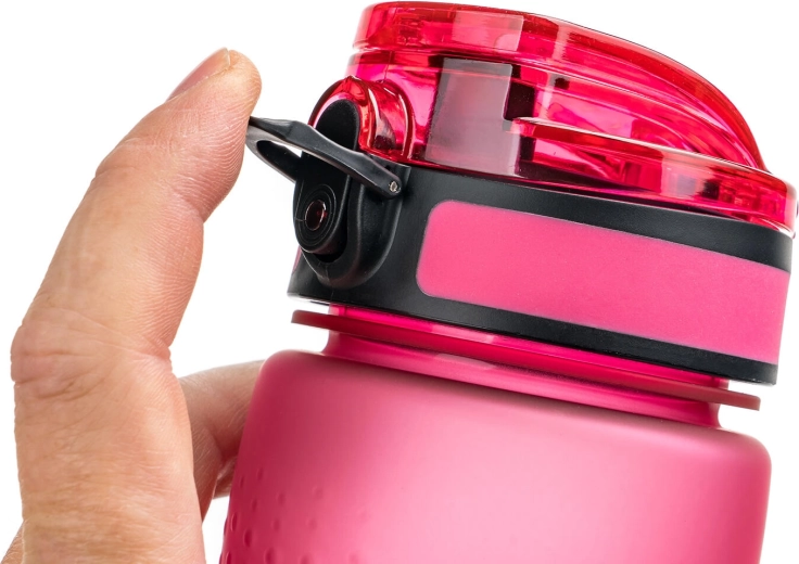 Safe flip lid with anti-leak lock