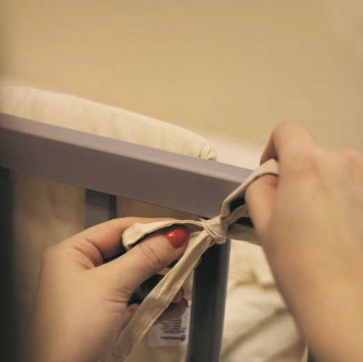 Einfache und feste Befestigung mit Bändern