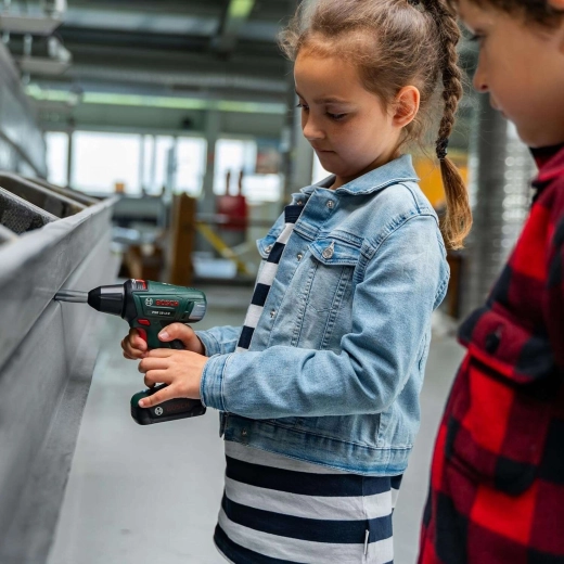 Ergonomic handle for small hands