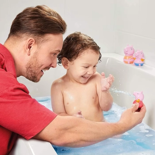 Fun in the bath and in the water