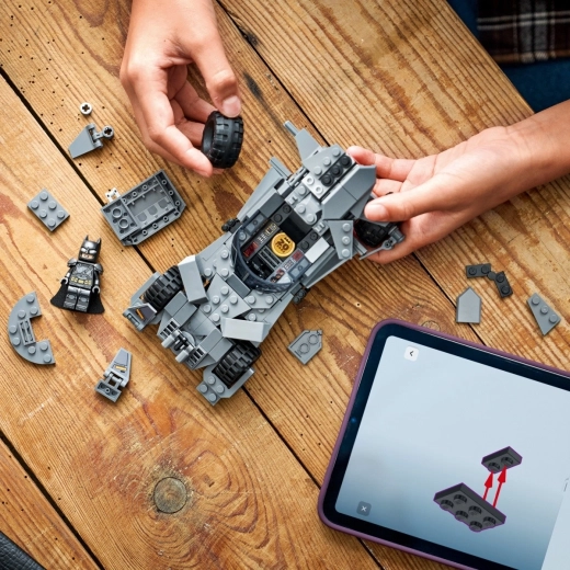 Interactive building with the LEGO Builder app