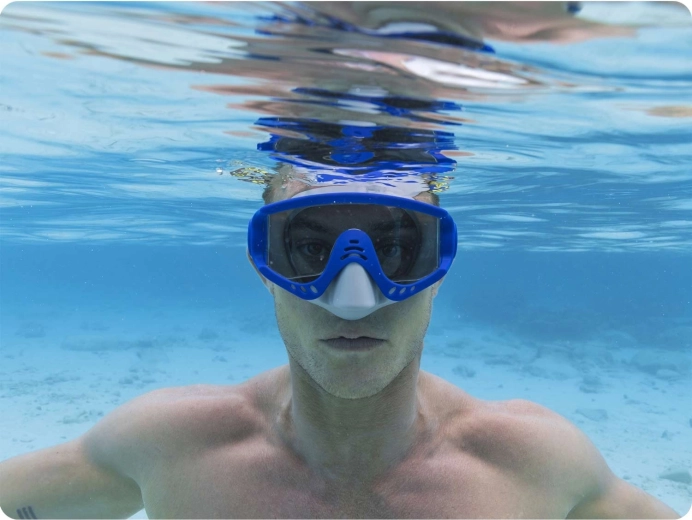 Wide underwater field of view