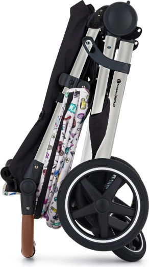 Compact one-hand folding